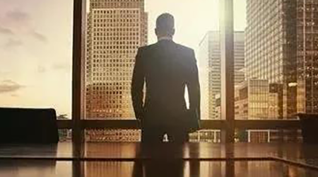 你是做管理的領(lǐng)導(dǎo)者，還是做領(lǐng)導(dǎo)的管理者？