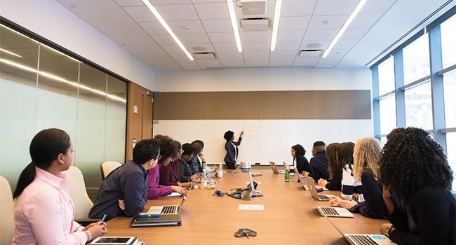 讓中層從“夾心餅干”變成骨干.png 讓中層從“夾心餅干”變成骨干.png